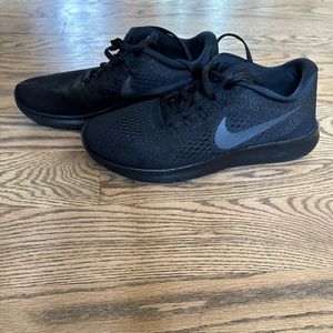 NIKE SNEAKERS ALL BLACK SIZE 6.5